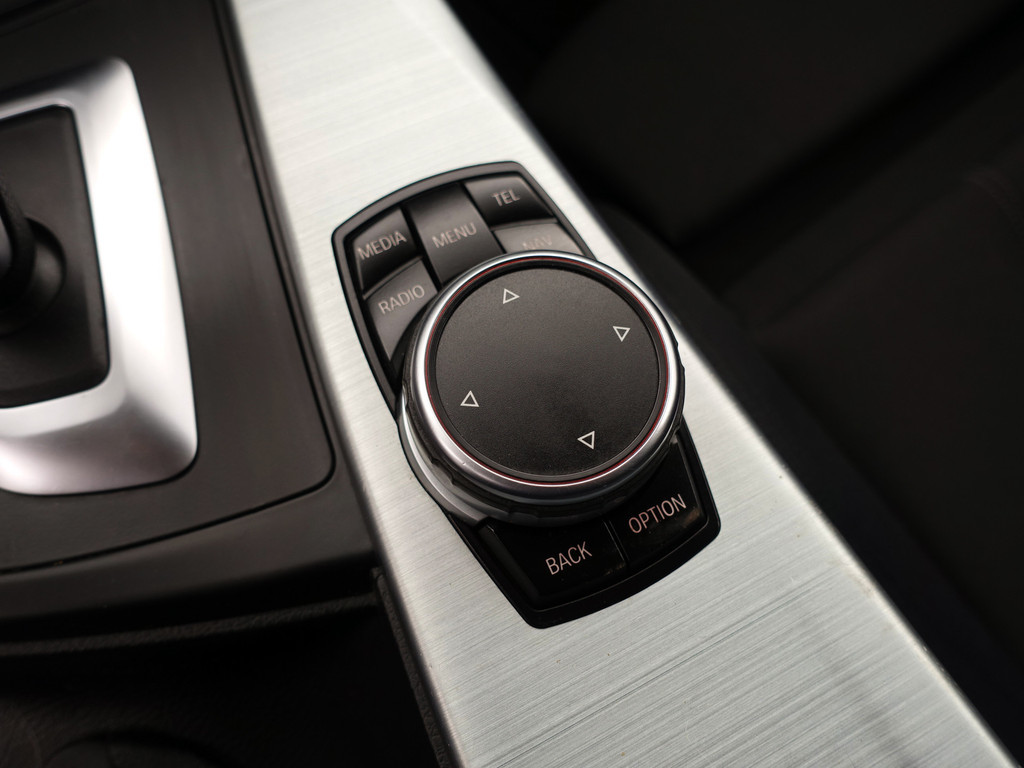 
BMW 3-serie 320d M Sport Aut- Schuifdak, Xenon Led, Sport Interieur, Stoelverwarming, Park Assist, Dynamic Select vol									