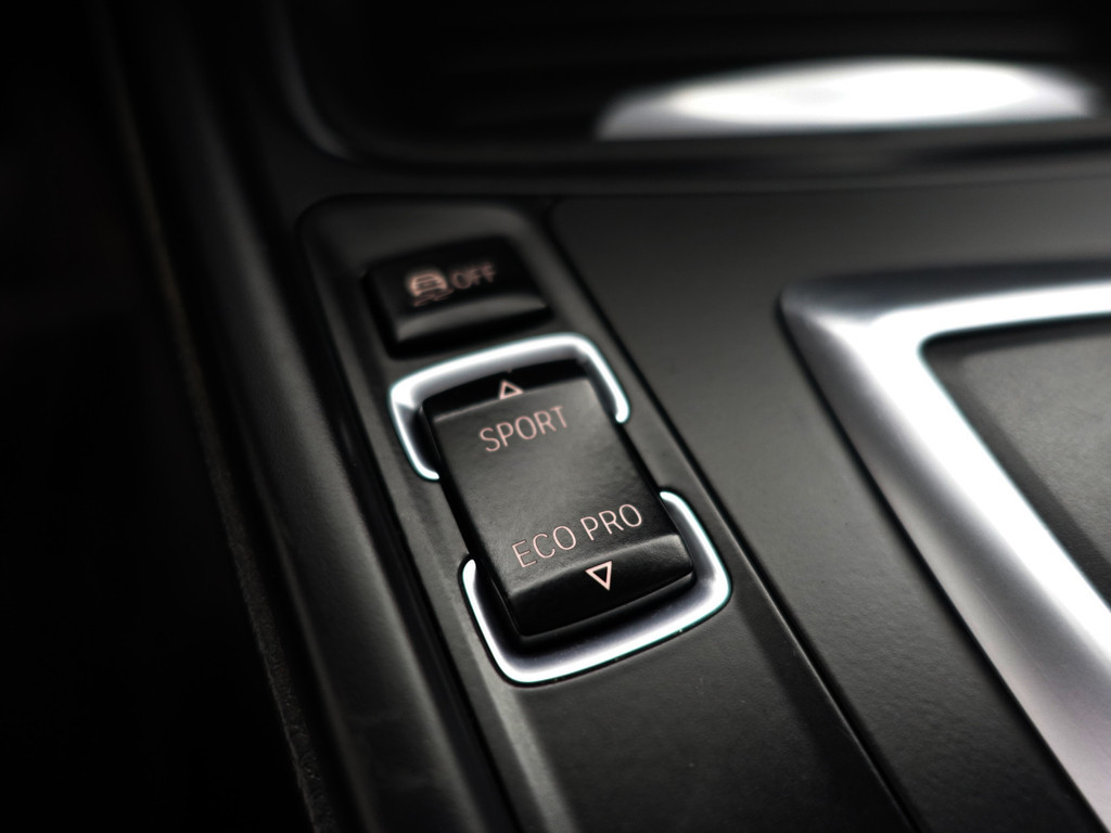 
BMW 3-serie 320d M Sport Aut- Schuifdak, Xenon Led, Sport Interieur, Stoelverwarming, Park Assist, Dynamic Select vol									