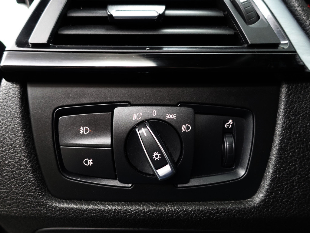 
BMW 3-serie 320d M Sport Aut- Schuifdak, Xenon Led, Sport Interieur, Stoelverwarming, Park Assist, Dynamic Select vol									