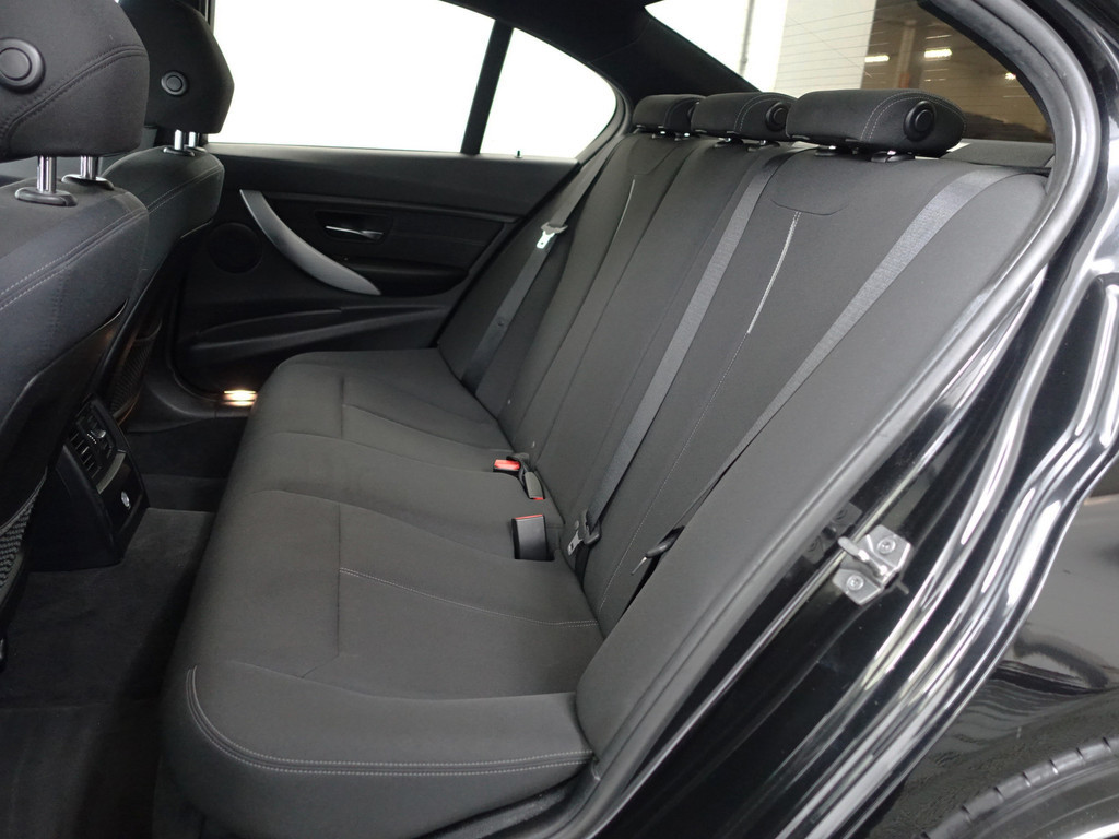 
BMW 3-serie 320d M Sport Aut- Schuifdak, Xenon Led, Sport Interieur, Stoelverwarming, Park Assist, Dynamic Select vol									