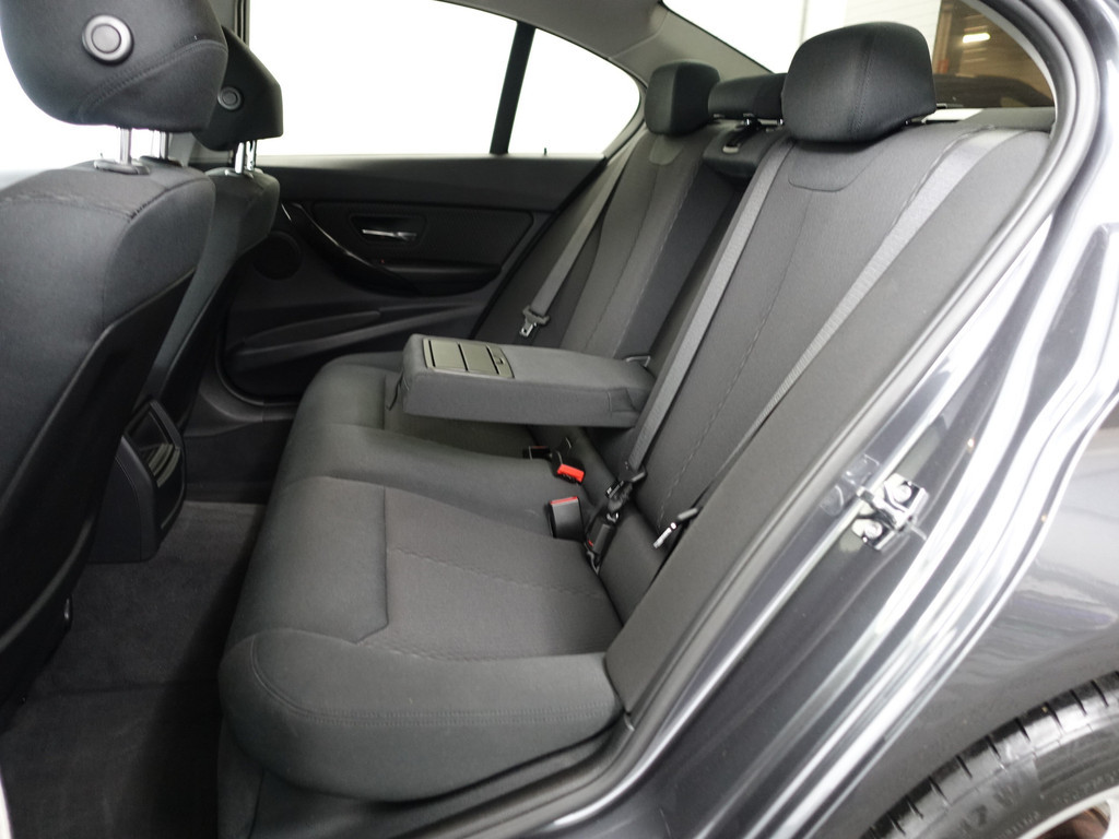 
BMW 3-serie 328i High Executive Aut- NAP 77dkm, Xenon Led, Park Assist, Dynamic Select, Carbon Pakket vol									