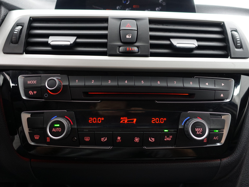 
								BMW 3-serie 330e High Executive Aut- Sport Interieur, Xenon Led, Sfeerverlichting, Dynamic Select, Standkachel vol									
