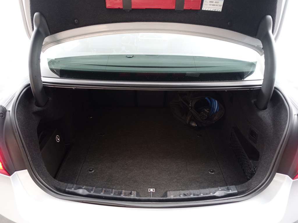 
								BMW 3-serie 330e High Executive Aut- Sport Interieur, Xenon Led, Sfeerverlichting, Dynamic Select, Standkachel vol									