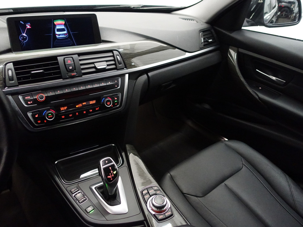 
BMW 3-serie 320i M Performance Aut- 57DKM, Xenon Led, Head-Up, Sfeerverlichting, Lane Assist, Park Assist vol									