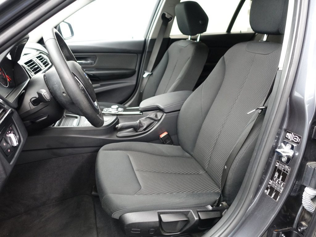 
BMW 3-serie 328i High Executive Aut- NAP 77dkm, Xenon Led, Park Assist, Dynamic Select, Carbon Pakket vol									