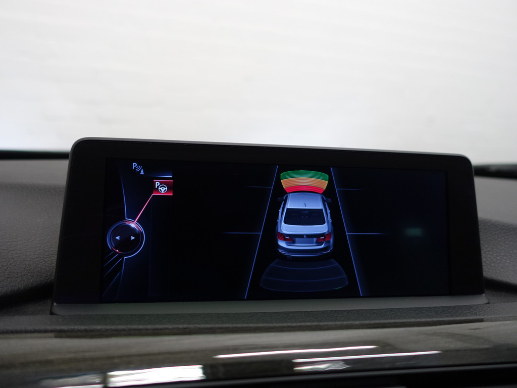 
BMW 3-serie 320i M Performance Aut- 57DKM, Xenon Led, Head-Up, Sfeerverlichting, Lane Assist, Park Assist vol									