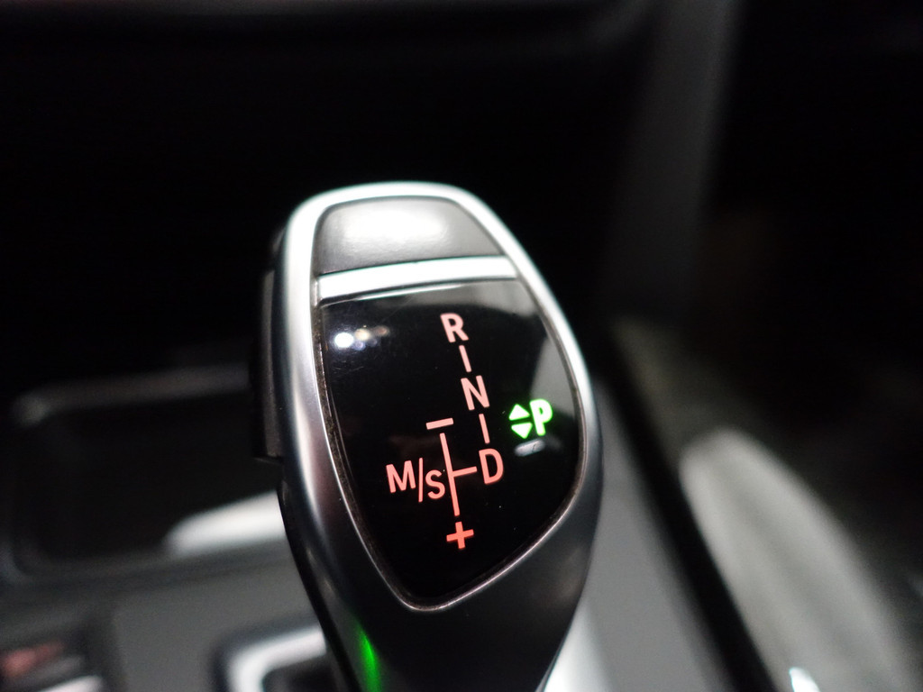 
BMW 3-serie 320i M Performance Aut- 57DKM, Xenon Led, Head-Up, Sfeerverlichting, Lane Assist, Park Assist vol									