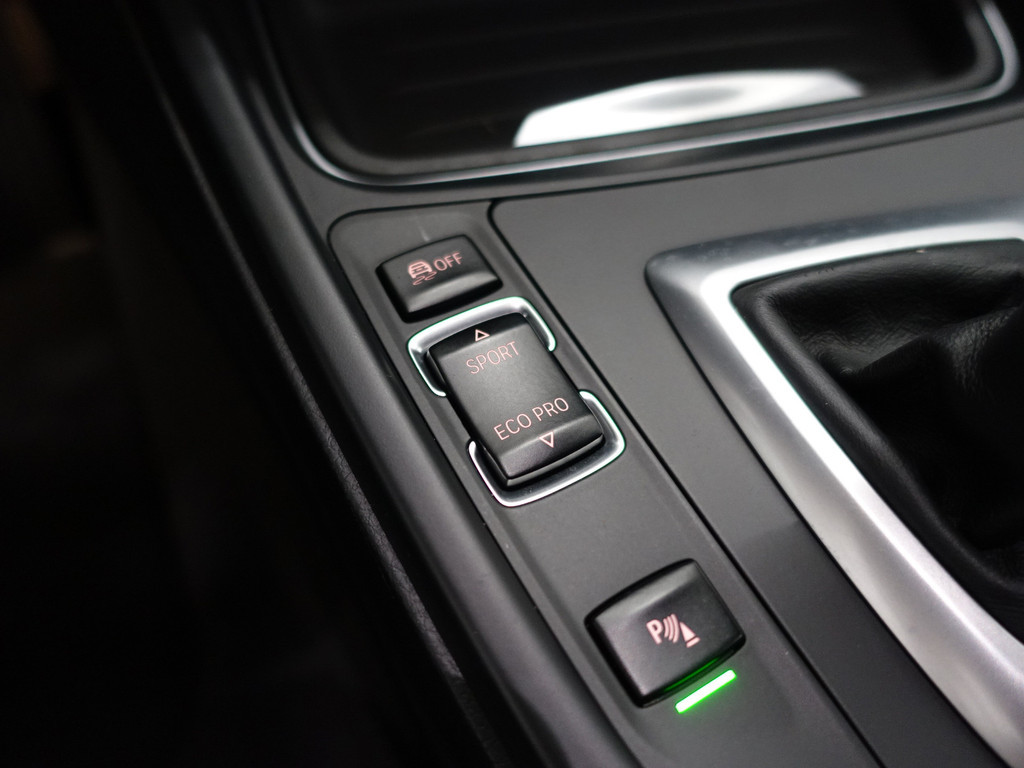 
BMW 3-serie 320i M Performance Aut- 57DKM, Xenon Led, Head-Up, Sfeerverlichting, Lane Assist, Park Assist vol									