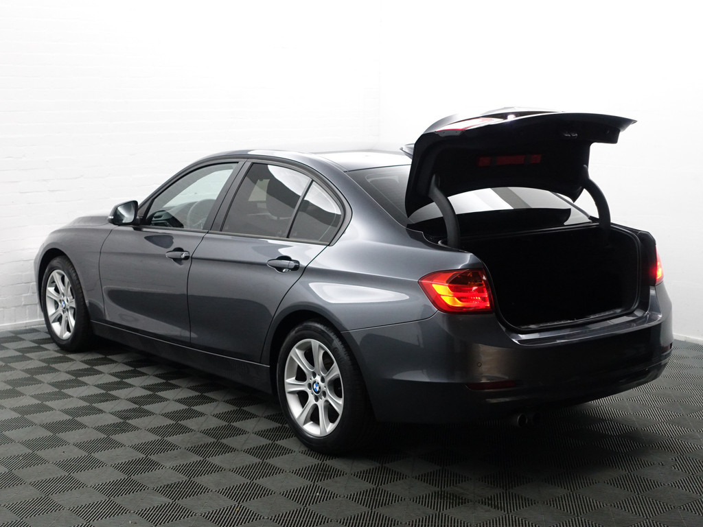 
BMW 3-serie 328i High Executive Aut- NAP 77dkm, Xenon Led, Park Assist, Dynamic Select, Carbon Pakket vol									