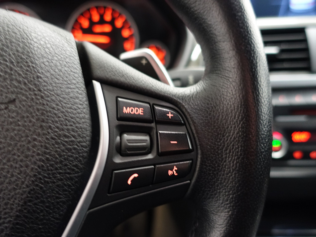 
BMW 3-serie 320i M Performance Aut- 57DKM, Xenon Led, Head-Up, Sfeerverlichting, Lane Assist, Park Assist vol									