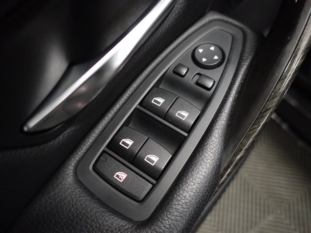 
BMW 3-serie 320i M Performance Aut- 57DKM, Xenon Led, Head-Up, Sfeerverlichting, Lane Assist, Park Assist vol									