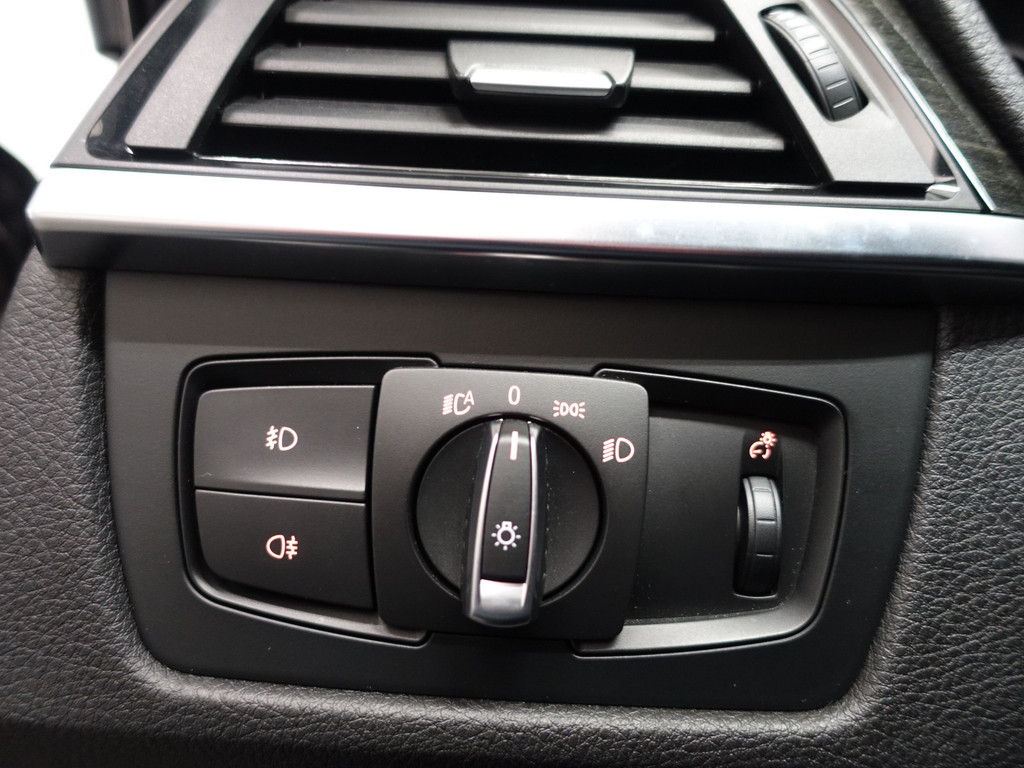 
BMW 3-serie 320i M Performance Aut- 57DKM, Xenon Led, Head-Up, Sfeerverlichting, Lane Assist, Park Assist vol									