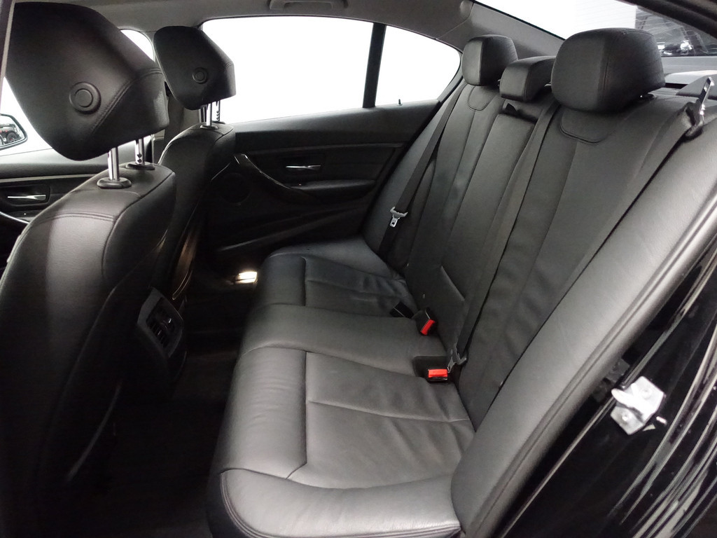 
BMW 3-serie 320i M Performance Aut- 57DKM, Xenon Led, Head-Up, Sfeerverlichting, Lane Assist, Park Assist vol									