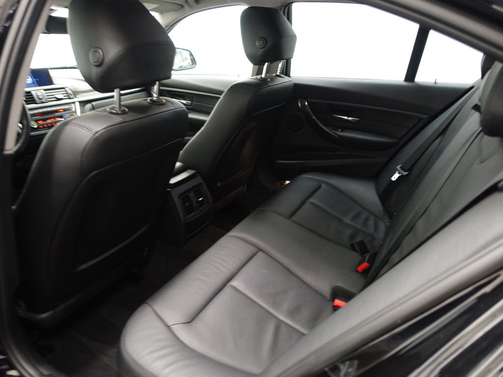 
BMW 3-serie 320i M Performance Aut- 57DKM, Xenon Led, Head-Up, Sfeerverlichting, Lane Assist, Park Assist vol									