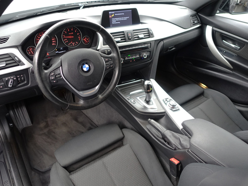 
BMW 3-serie 320i M Sport High Exe Aut- Dynamic Select, Park Assist, Sport Interieur, Navi, Clima, Cruise vol									