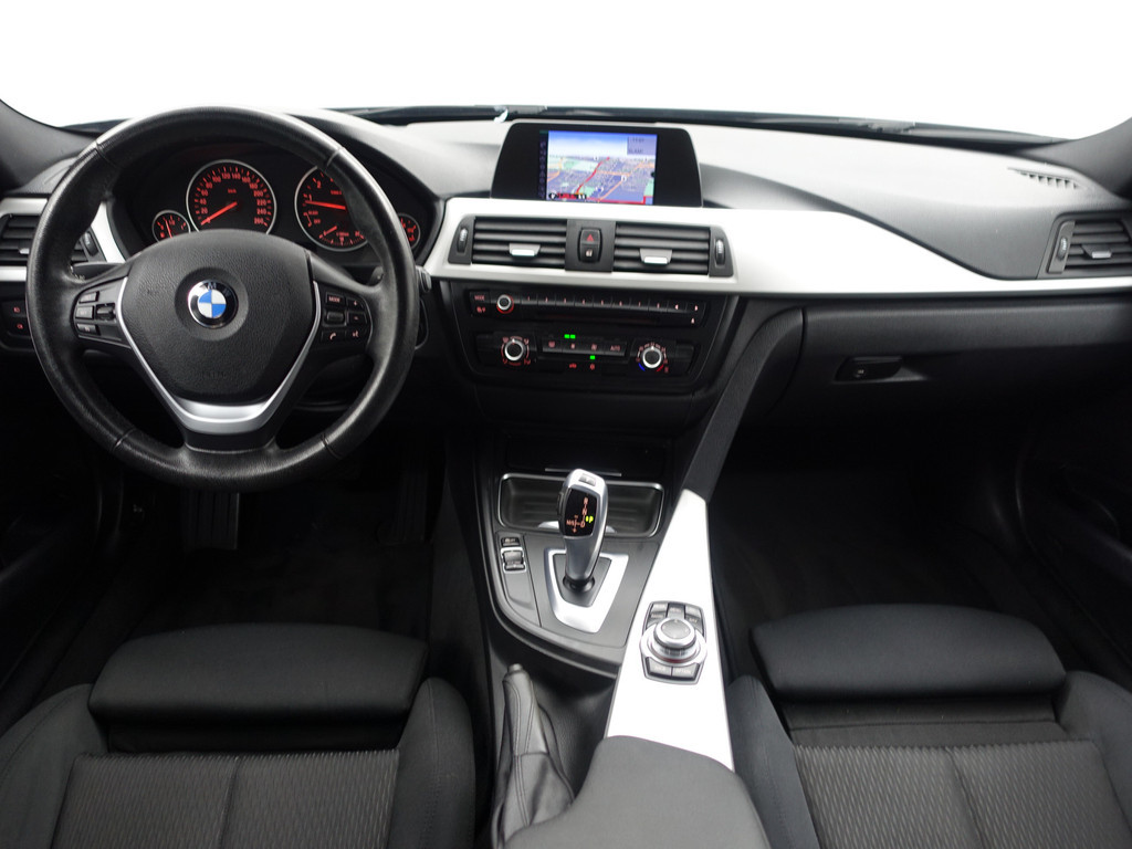 
BMW 3-serie 320i M Sport High Exe Aut- Dynamic Select, Park Assist, Sport Interieur, Navi, Clima, Cruise vol									