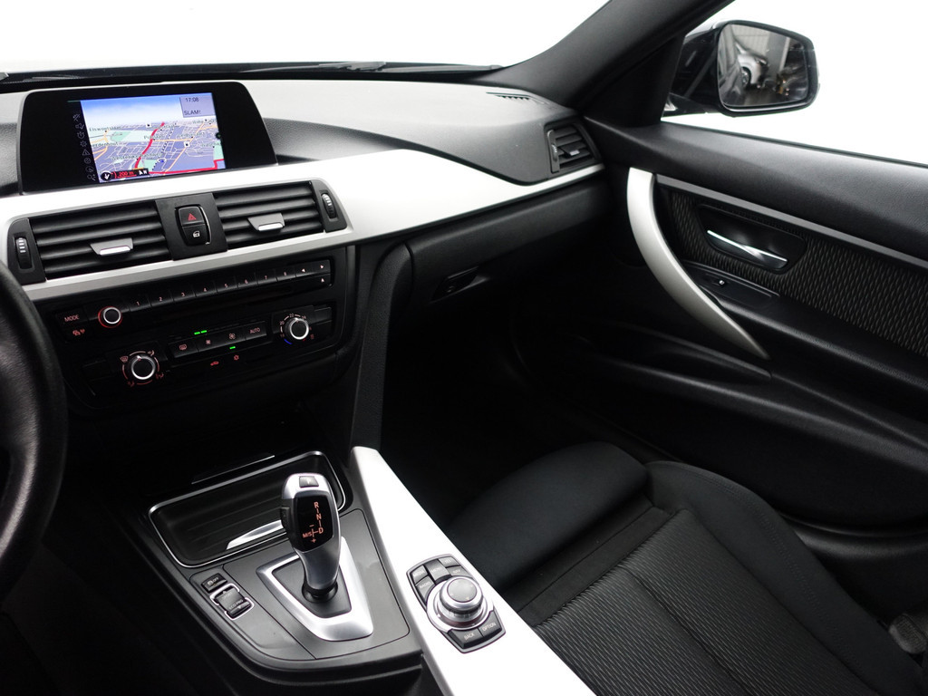 
BMW 3-serie 320i M Sport High Exe Aut- Dynamic Select, Park Assist, Sport Interieur, Navi, Clima, Cruise vol									