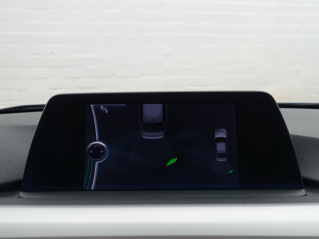 
BMW 3-serie 320i M Sport High Exe Aut- Dynamic Select, Park Assist, Sport Interieur, Navi, Clima, Cruise vol									