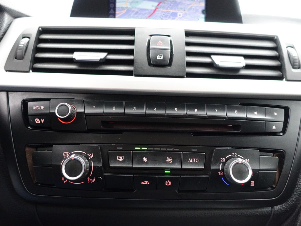 
BMW 3-serie 320i M Sport High Exe Aut- Dynamic Select, Park Assist, Sport Interieur, Navi, Clima, Cruise vol									