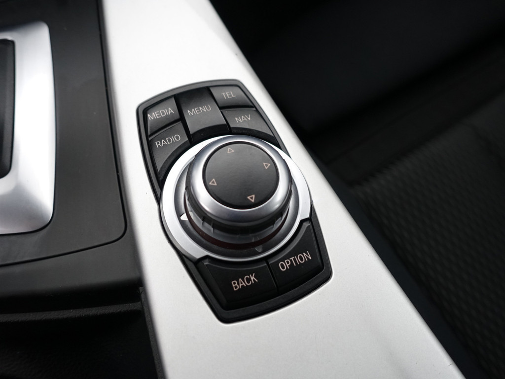 
BMW 3-serie 320i M Sport High Exe Aut- Dynamic Select, Park Assist, Sport Interieur, Navi, Clima, Cruise vol									