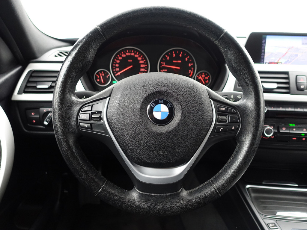 
BMW 3-serie 320i M Sport High Exe Aut- Dynamic Select, Park Assist, Sport Interieur, Navi, Clima, Cruise vol									