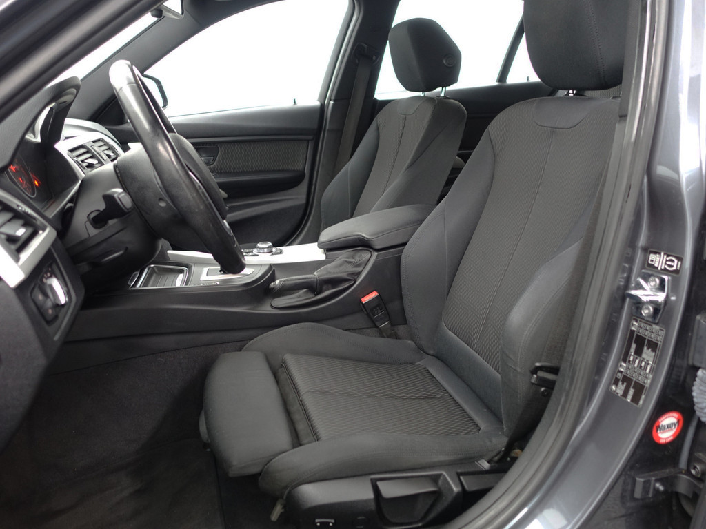 
BMW 3-serie 320i M Sport High Exe Aut- Dynamic Select, Park Assist, Sport Interieur, Navi, Clima, Cruise vol									