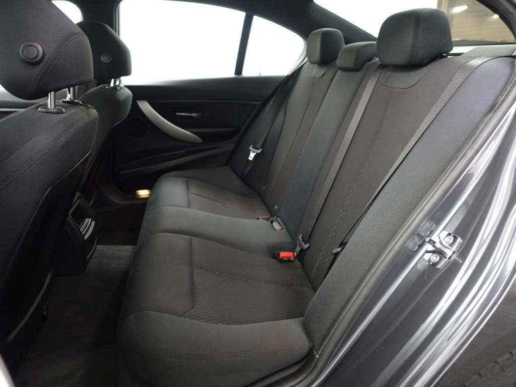 
BMW 3-serie 320i M Sport High Exe Aut- Dynamic Select, Park Assist, Sport Interieur, Navi, Clima, Cruise vol									