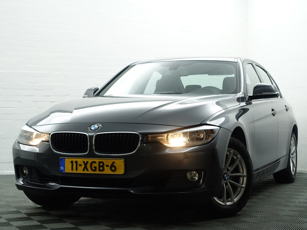 
BMW 3-serie 320i M Sport High Exe Aut- Dynamic Select, Park Assist, Sport Interieur, Navi, Clima, Cruise vol									