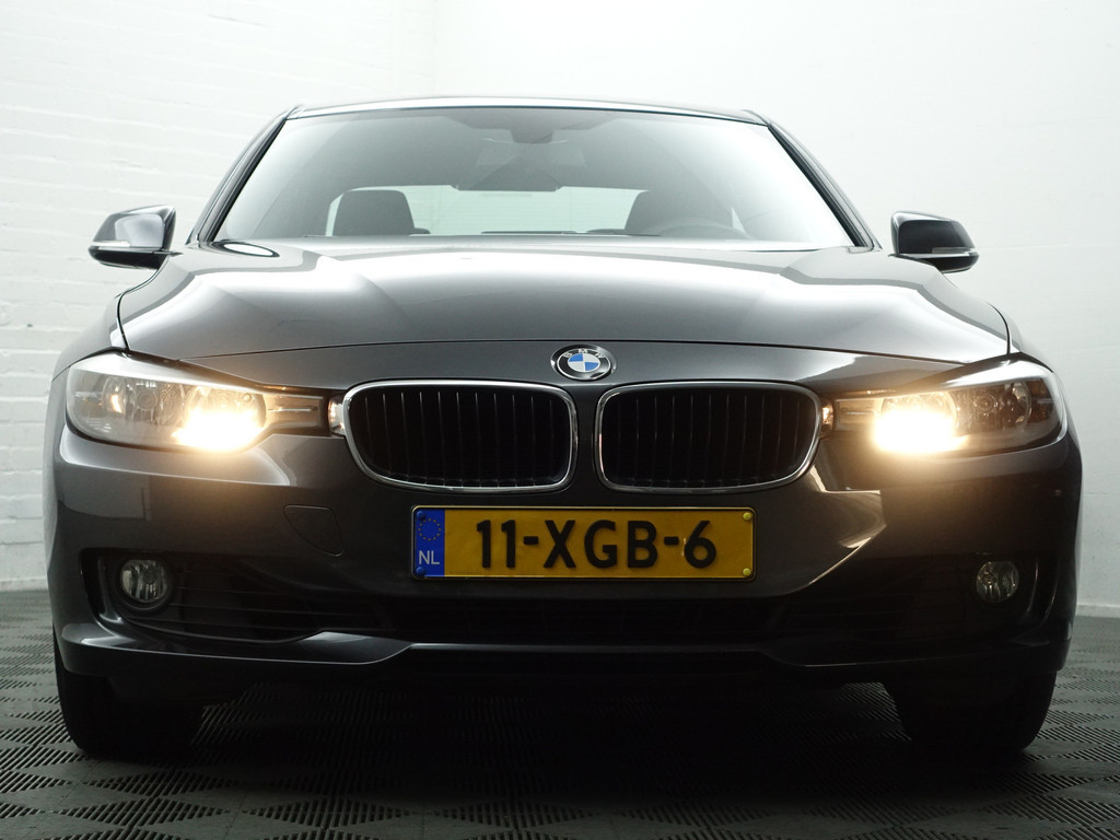 
BMW 3-serie 320i M Sport High Exe Aut- Dynamic Select, Park Assist, Sport Interieur, Navi, Clima, Cruise vol									