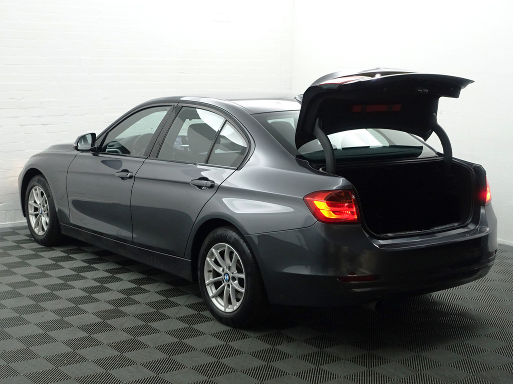 
BMW 3-serie 320i M Sport High Exe Aut- Dynamic Select, Park Assist, Sport Interieur, Navi, Clima, Cruise vol									