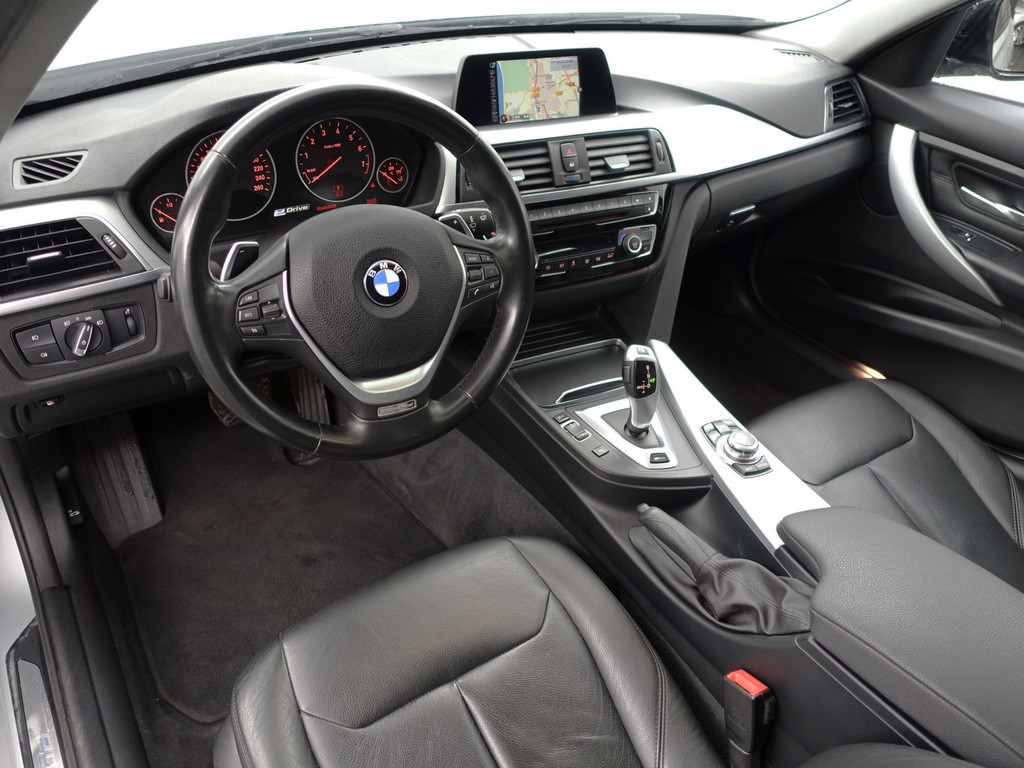 
BMW 3-serie 330e M Sport Aut- Schuifdak, Xenon Led, Park Assist, Sfeerverlichting, Leder Interieur, Navi pro vol									