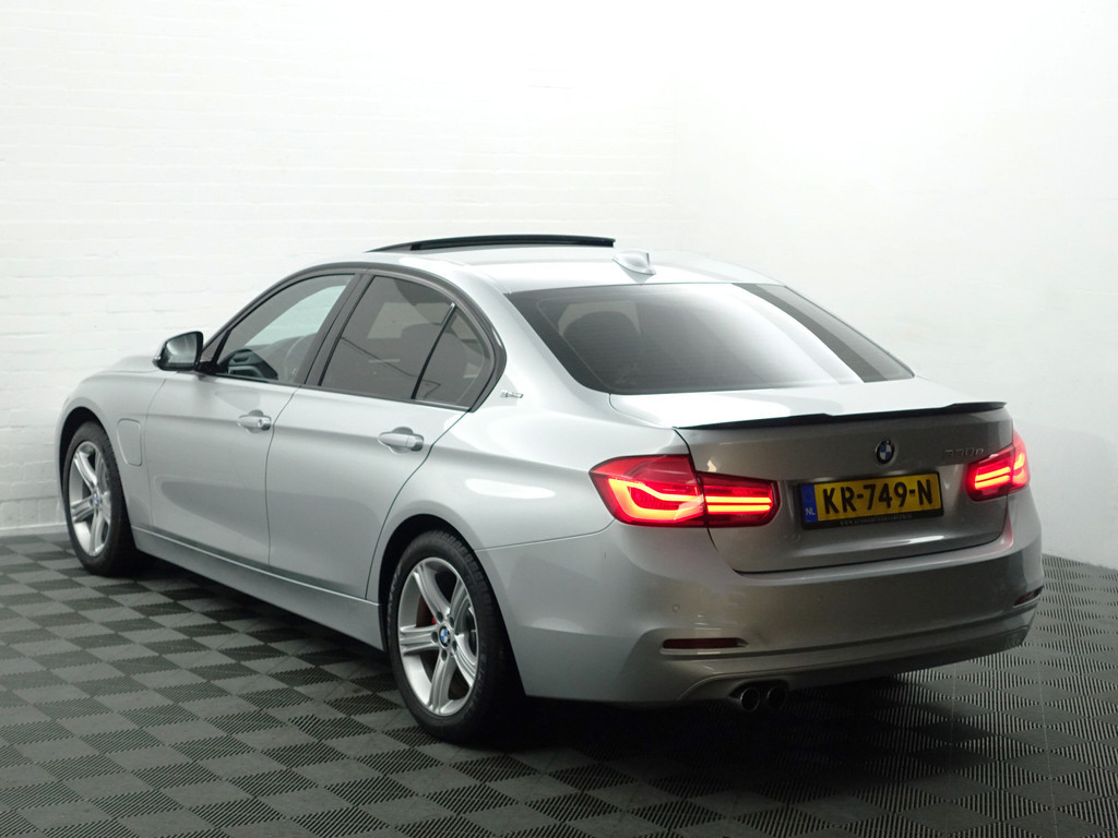 
BMW 3-serie 330e M Sport Aut- Schuifdak, Xenon Led, Park Assist, Sfeerverlichting, Leder Interieur, Navi pro vol									