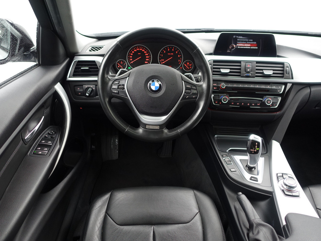 
BMW 3-serie 330e M Sport Aut- Schuifdak, Xenon Led, Park Assist, Sfeerverlichting, Leder Interieur, Navi pro vol									