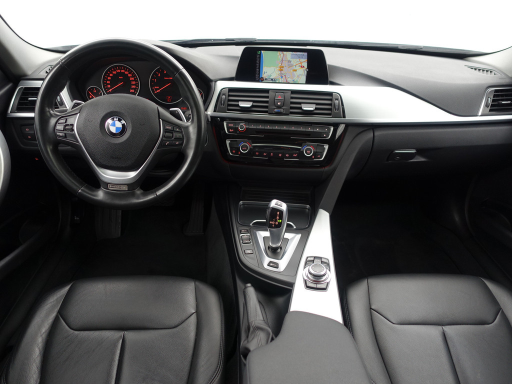 
BMW 3-serie 330e M Sport Aut- Schuifdak, Xenon Led, Park Assist, Sfeerverlichting, Leder Interieur, Navi pro vol									