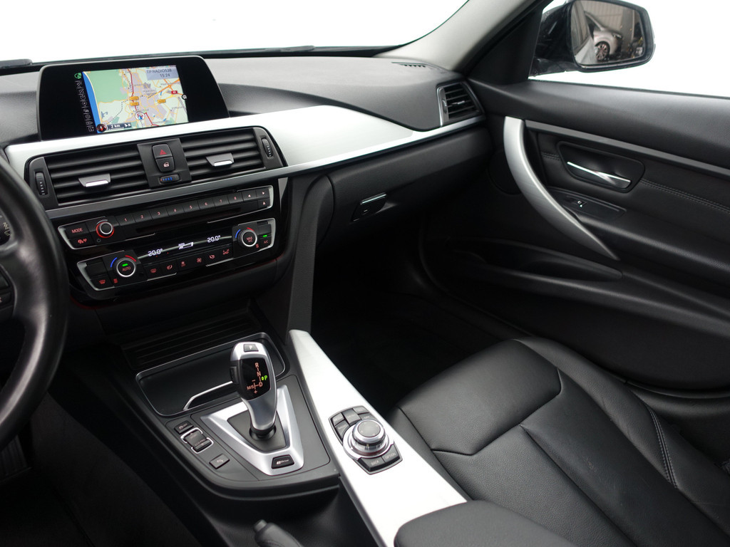 
BMW 3-serie 330e M Sport Aut- Schuifdak, Xenon Led, Park Assist, Sfeerverlichting, Leder Interieur, Navi pro vol									