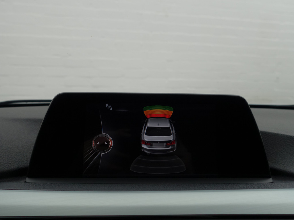 
BMW 3-serie 330e M Sport Aut- Schuifdak, Xenon Led, Park Assist, Sfeerverlichting, Leder Interieur, Navi pro vol									