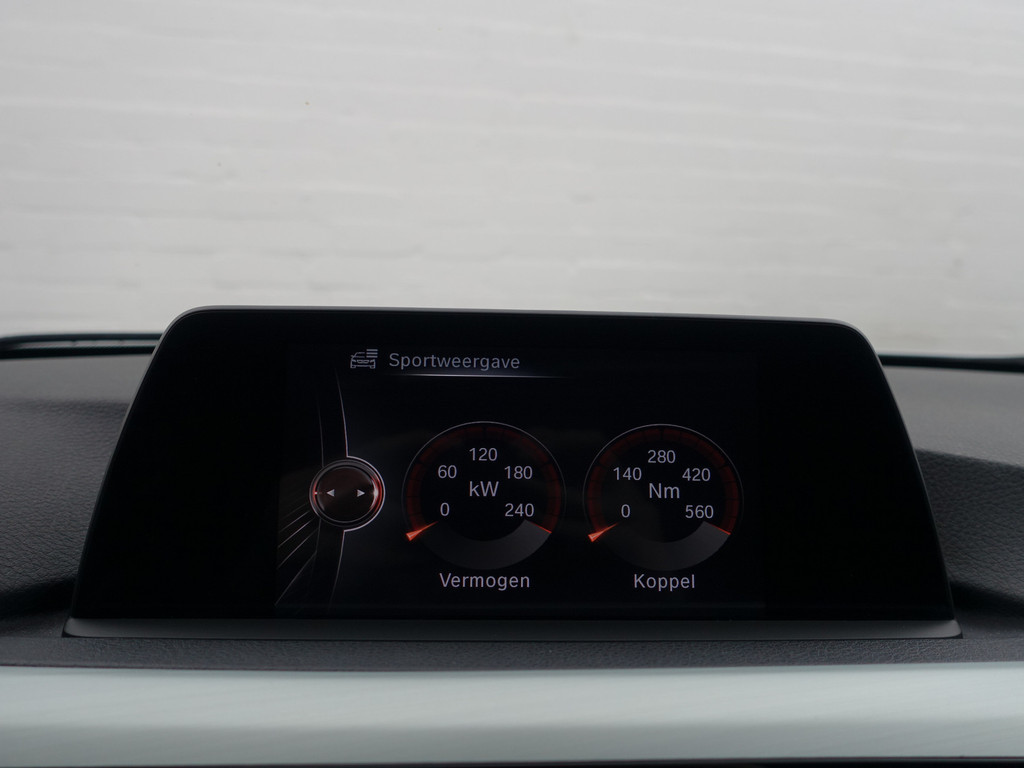 
BMW 3-serie 330e M Sport Aut- Schuifdak, Xenon Led, Park Assist, Sfeerverlichting, Leder Interieur, Navi pro vol									