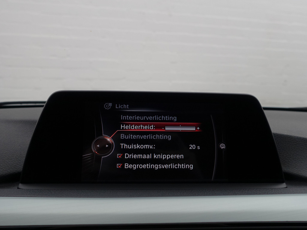 
BMW 3-serie 330e M Sport Aut- Schuifdak, Xenon Led, Park Assist, Sfeerverlichting, Leder Interieur, Navi pro vol									