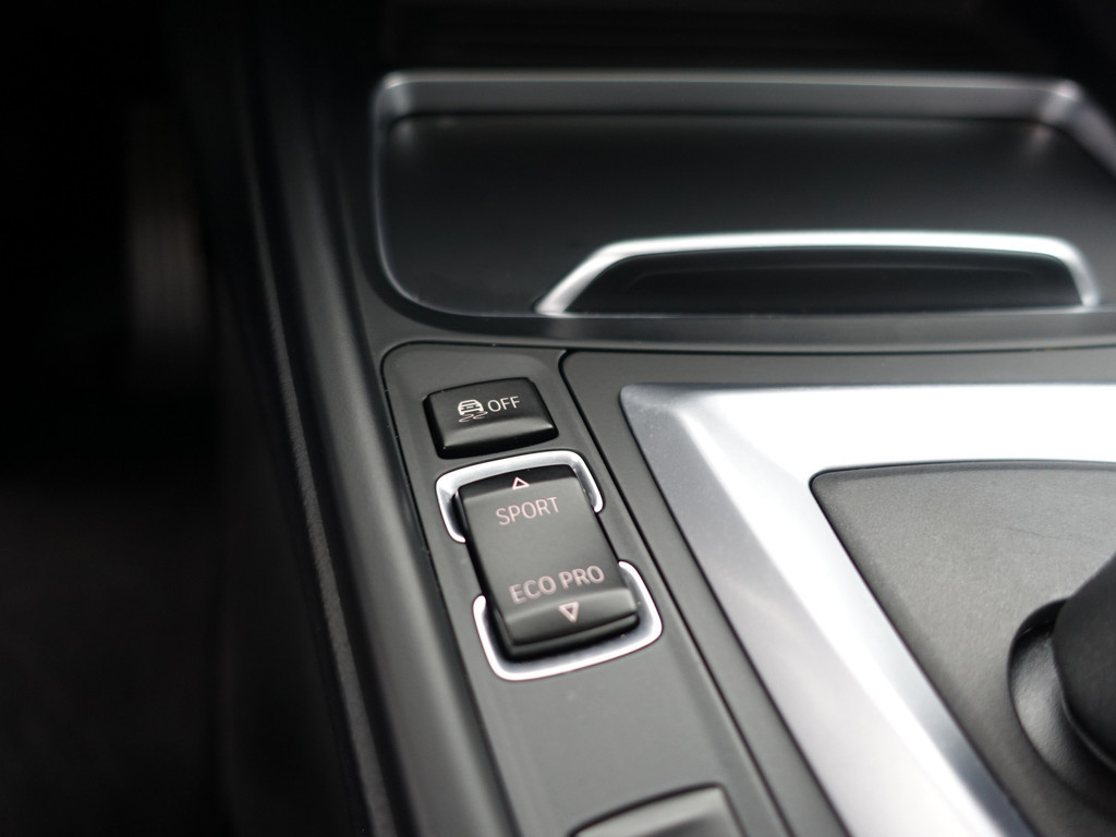 
BMW 3-serie 330e M Sport Aut- Schuifdak, Xenon Led, Park Assist, Sfeerverlichting, Leder Interieur, Navi pro vol									