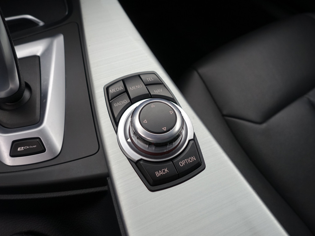 
BMW 3-serie 330e M Sport Aut- Schuifdak, Xenon Led, Park Assist, Sfeerverlichting, Leder Interieur, Navi pro vol									