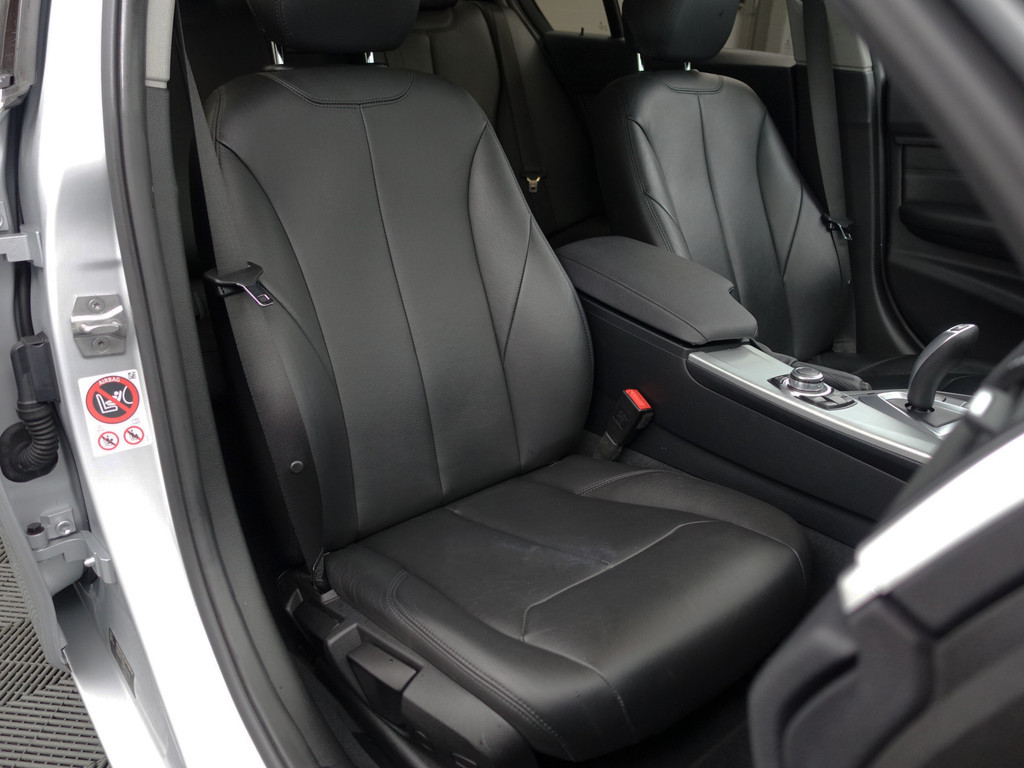 
BMW 3-serie 330e M Sport Aut- Schuifdak, Xenon Led, Park Assist, Sfeerverlichting, Leder Interieur, Navi pro vol									