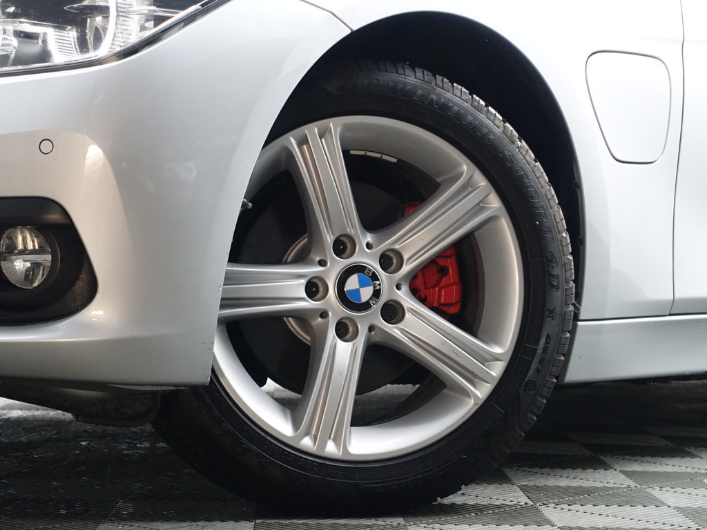 
BMW 3-serie 330e M Sport Aut- Schuifdak, Xenon Led, Park Assist, Sfeerverlichting, Leder Interieur, Navi pro vol									