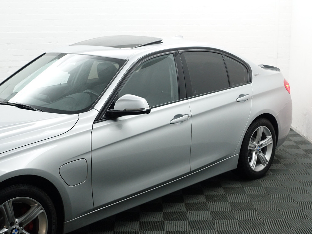 
BMW 3-serie 330e M Sport Aut- Schuifdak, Xenon Led, Park Assist, Sfeerverlichting, Leder Interieur, Navi pro vol									