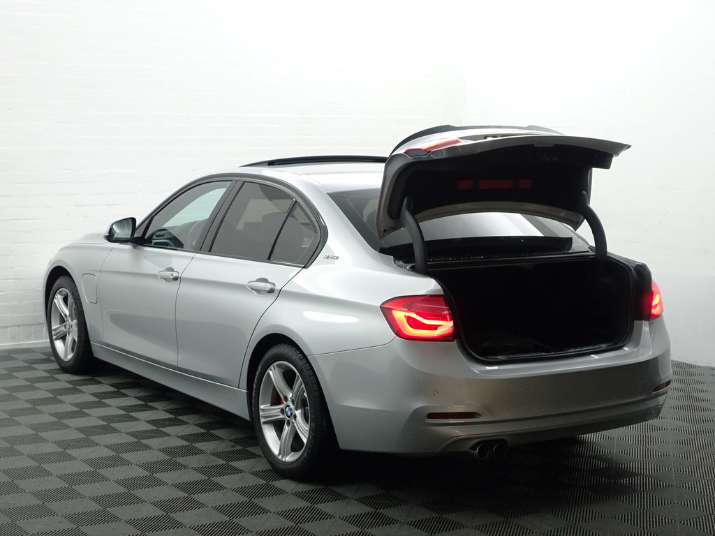 
BMW 3-serie 330e M Sport Aut- Schuifdak, Xenon Led, Park Assist, Sfeerverlichting, Leder Interieur, Navi pro vol									