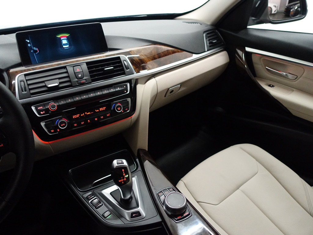 
BMW 3-serie 330e Individual M Sport Aut- Xenon Led, sfeerverlichting, Park Assist, Navi, Lane Assist vol									