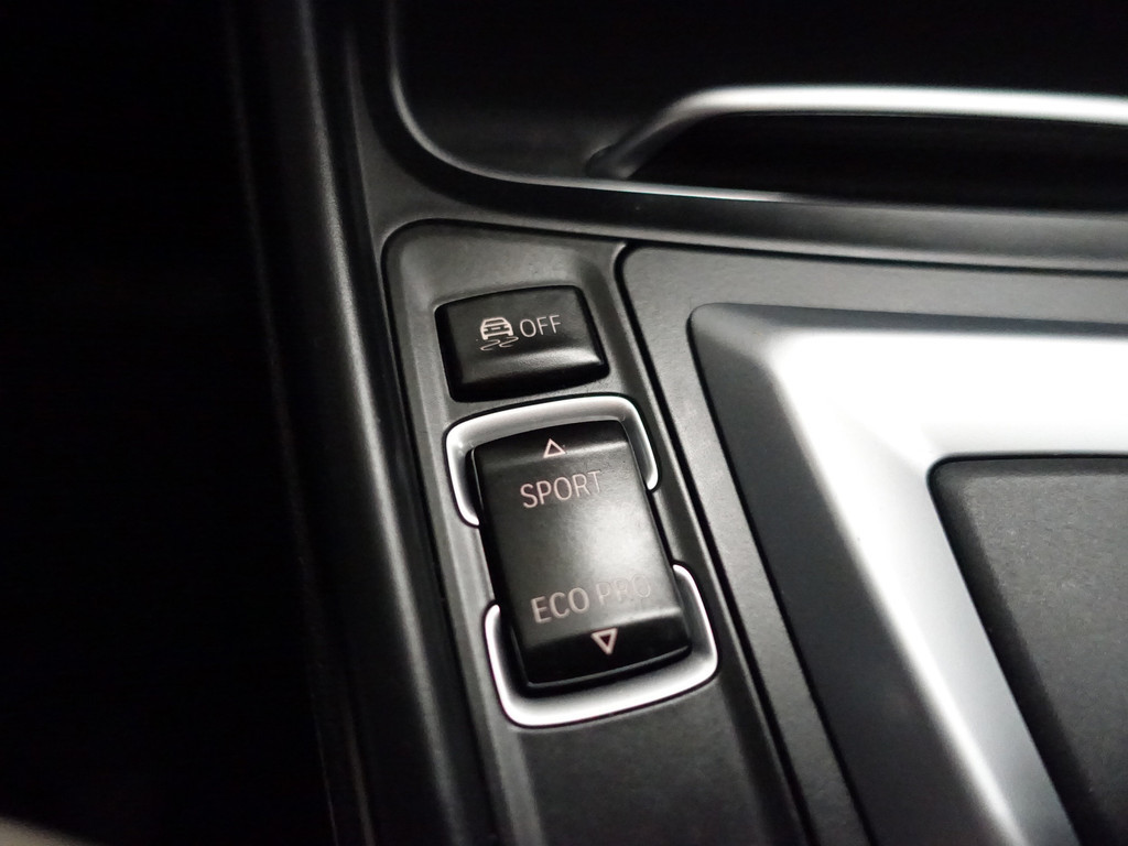 
BMW 3-serie 330e Individual M Sport Aut- Xenon Led, sfeerverlichting, Park Assist, Navi, Lane Assist vol									