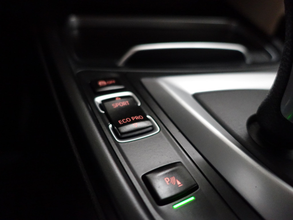 
BMW 3-serie 330e Individual M Sport Aut- Xenon Led, sfeerverlichting, Park Assist, Navi, Lane Assist vol									