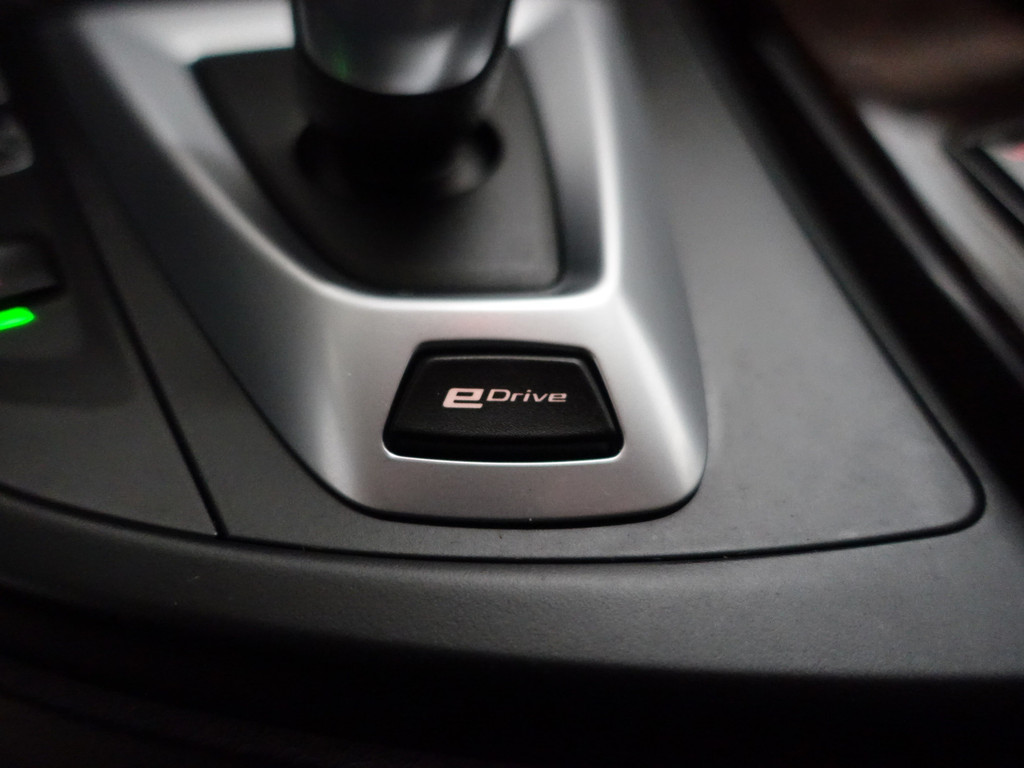 
BMW 3-serie 330e Individual M Sport Aut- Xenon Led, sfeerverlichting, Park Assist, Navi, Lane Assist vol									