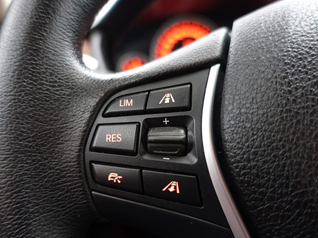 
BMW 3-serie 330e Individual M Sport Aut- Xenon Led, sfeerverlichting, Park Assist, Navi, Lane Assist vol									