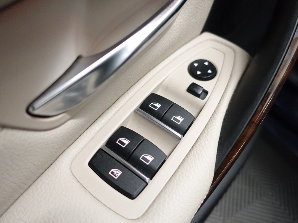 
BMW 3-serie 330e Individual M Sport Aut- Xenon Led, sfeerverlichting, Park Assist, Navi, Lane Assist vol									